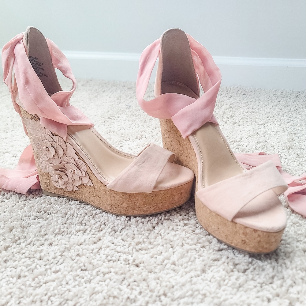 Shoe Dazzle pink strappy cork floral wedges size 8